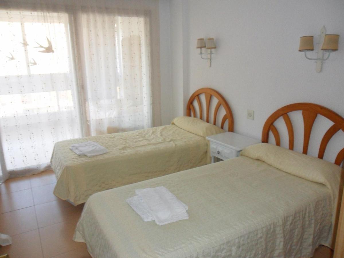 Apartamentos Cervantes Benidorm Bagian luar foto