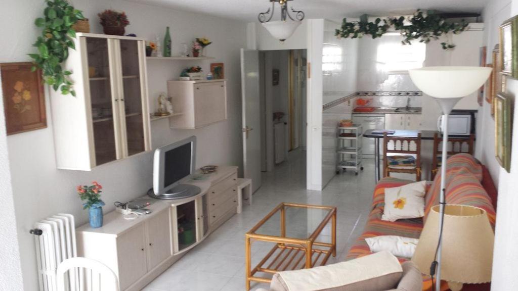 Apartamentos Cervantes Benidorm Bagian luar foto