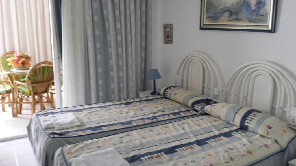 Apartamentos Cervantes Benidorm Bagian luar foto