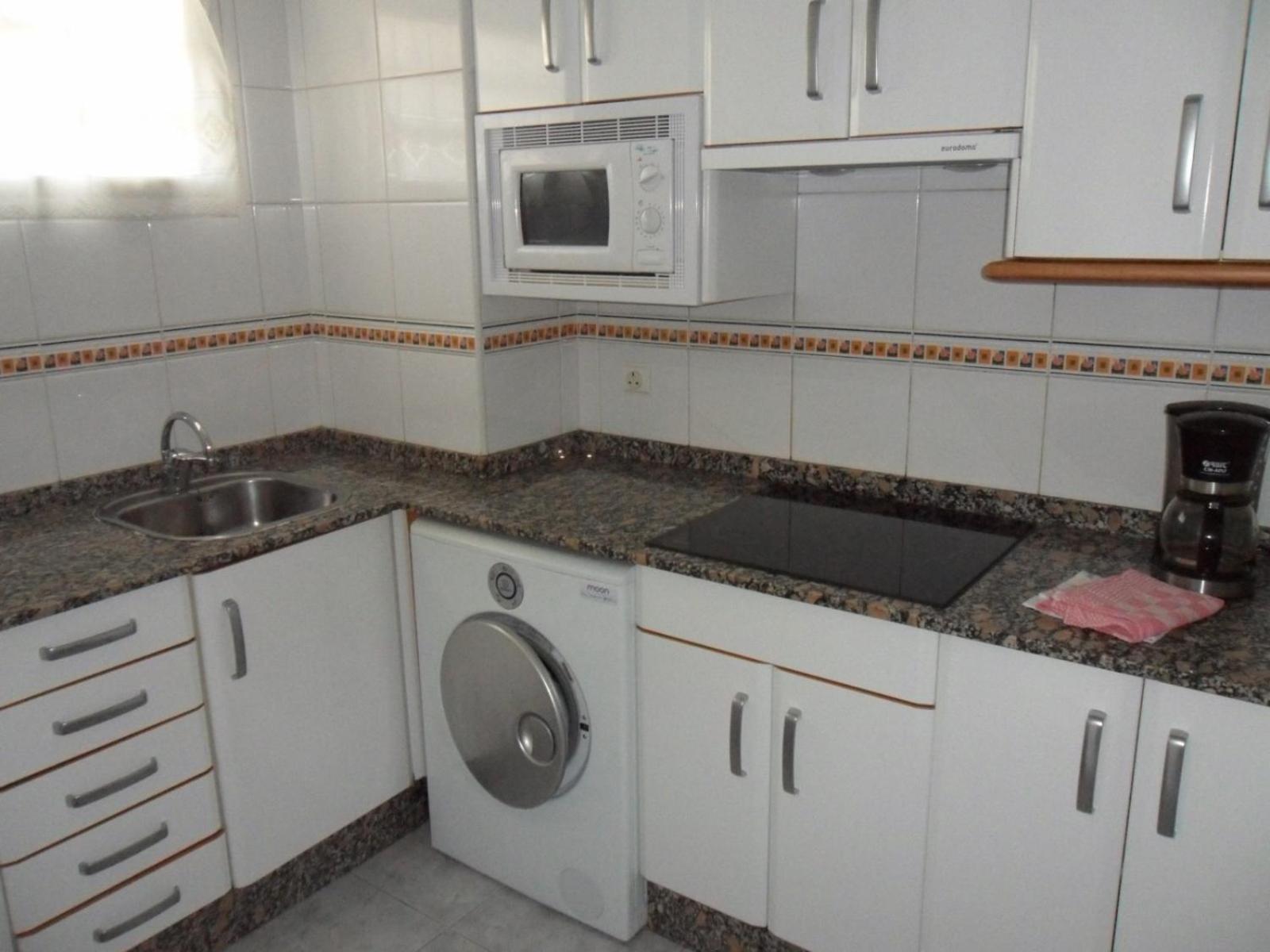 Apartamentos Cervantes Benidorm Bagian luar foto