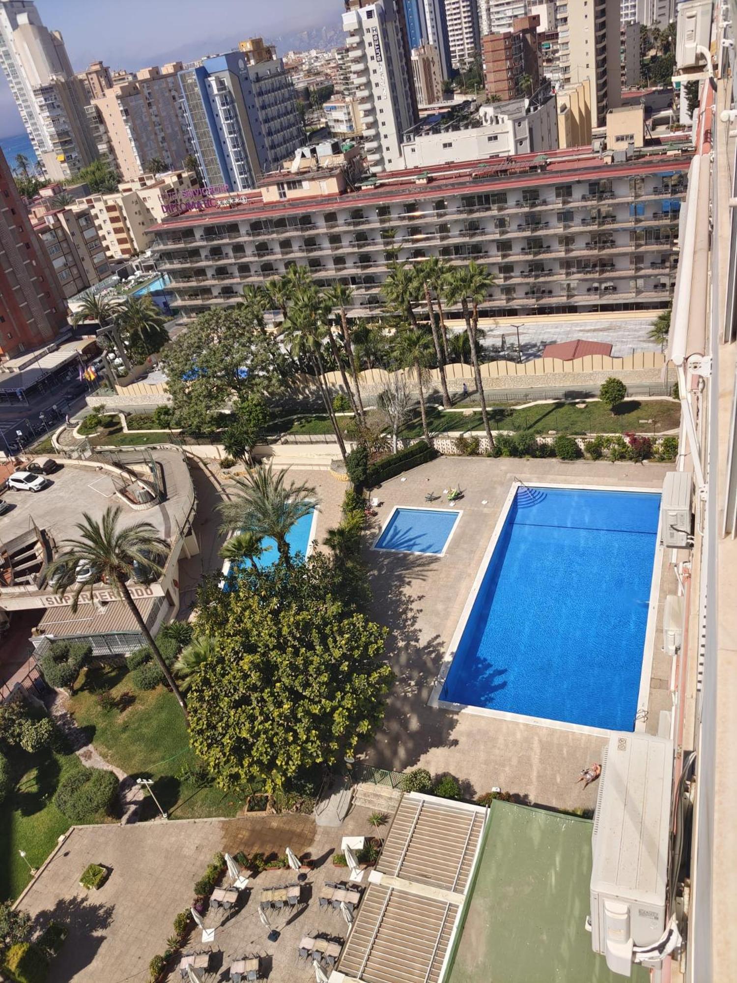 Apartamentos Cervantes Benidorm Bagian luar foto