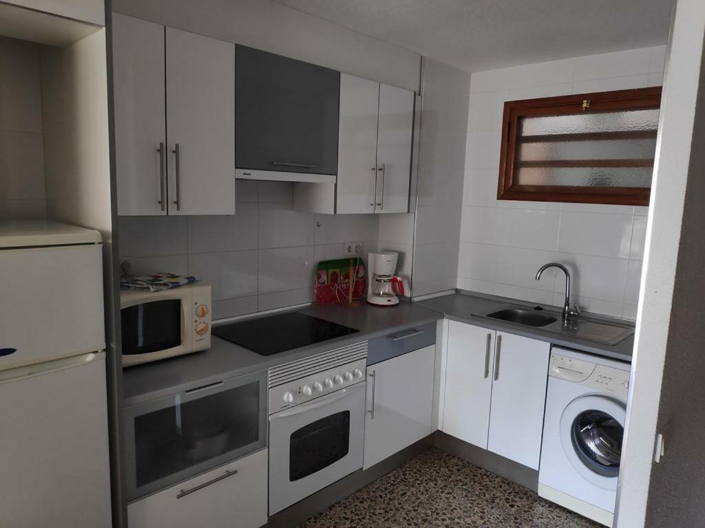 Apartamentos Cervantes Benidorm Bagian luar foto