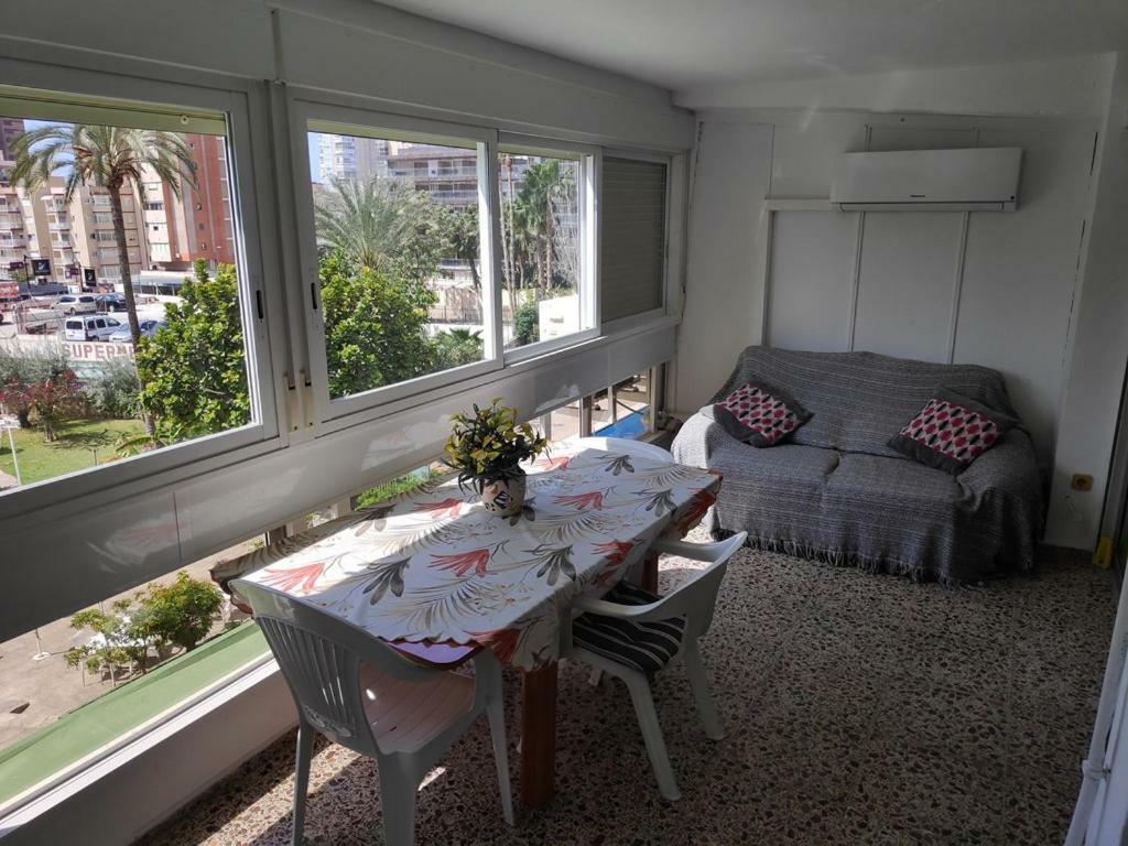 Apartamentos Cervantes Benidorm Bagian luar foto