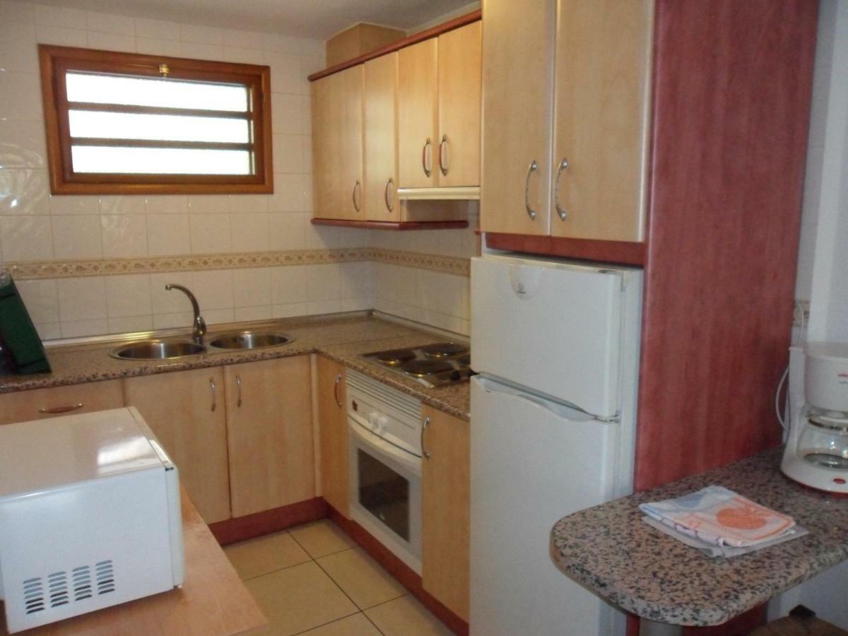 Apartamentos Cervantes Benidorm Bagian luar foto